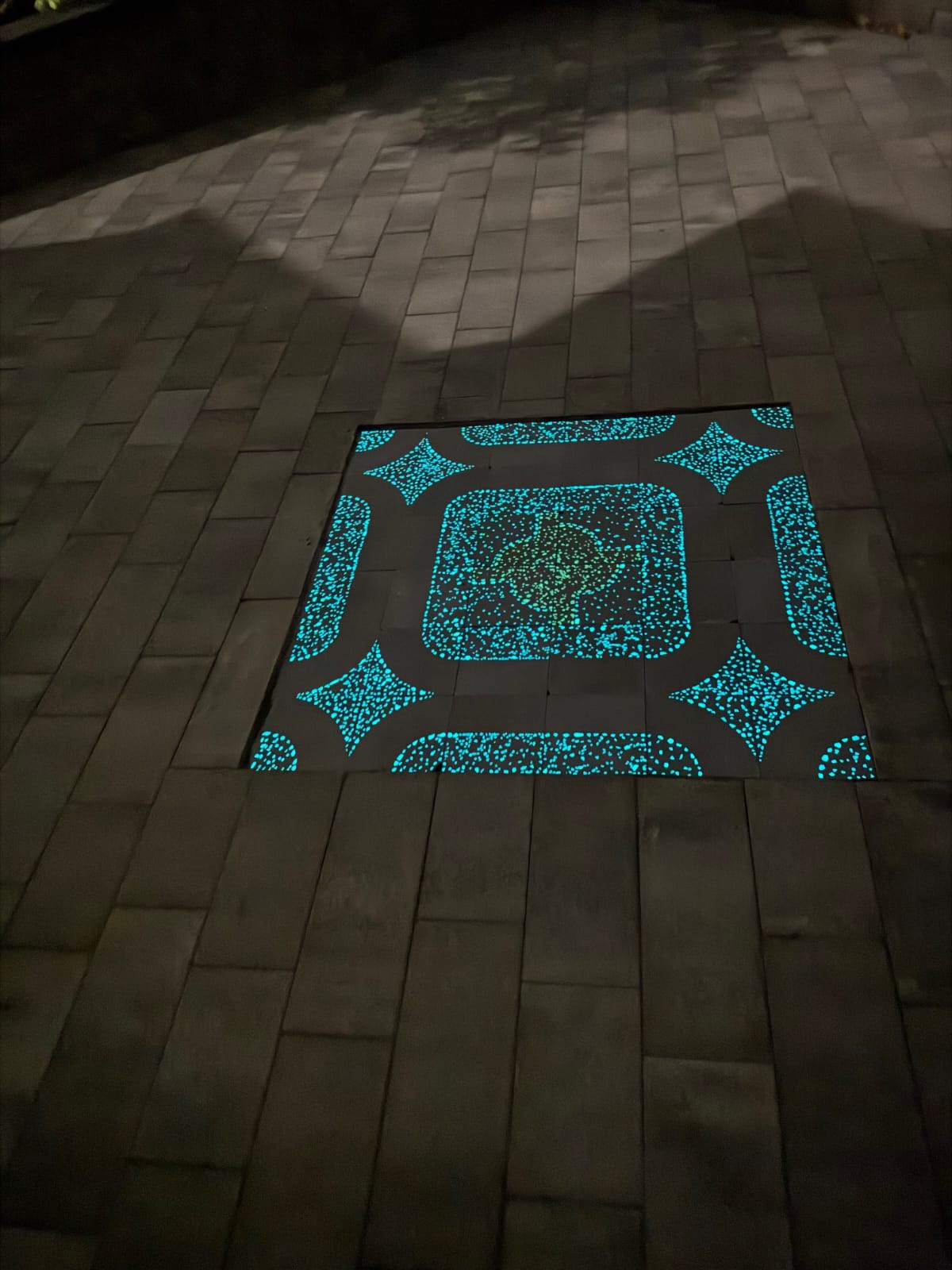 mosaicos luminiscentes con 18 gramos de piedra luminiscente